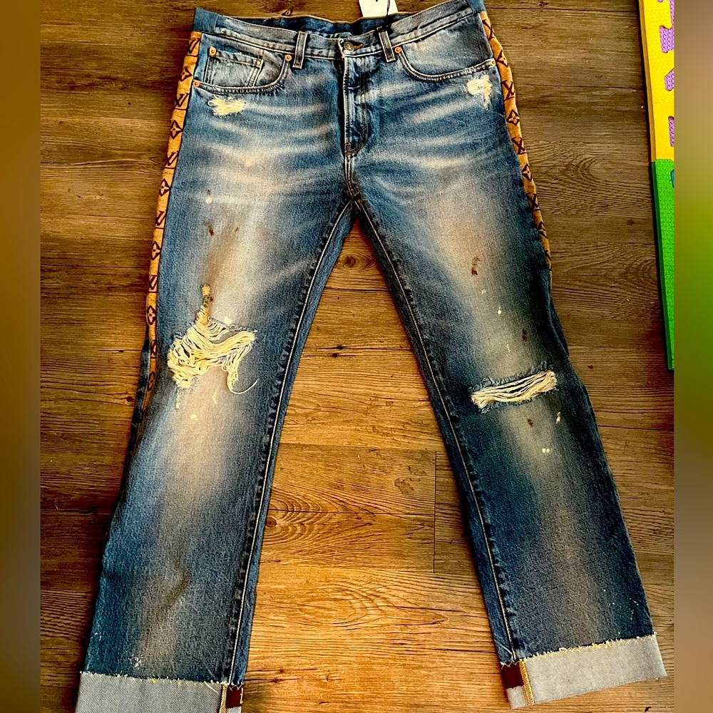 designer for LV & Gucci added on the side so I could fit them DOESNT FIT ME